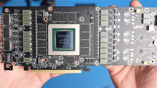 RTX 4090 48GB拆解、实测：噪音吵得耳朵要崩溃了